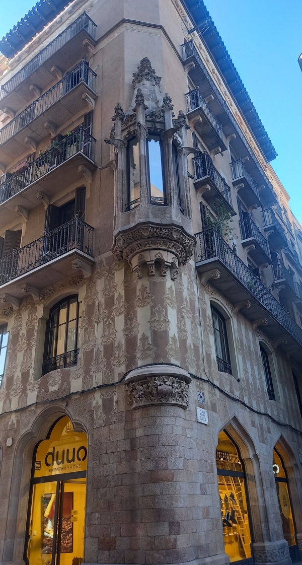 ALGUNES FOTOS PASSEJADA ESGRAFIATS BCN &bsol;&bsol;&bsol; RELLA