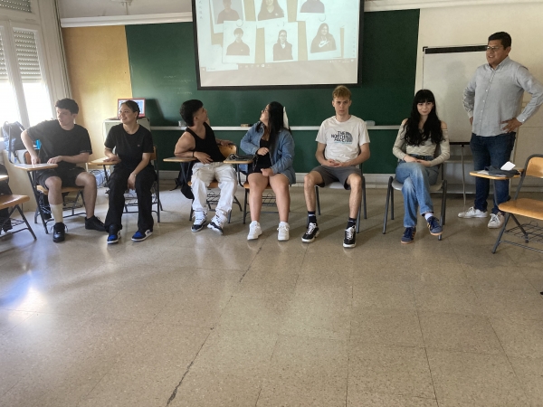 COMENTARI TAULA RODONA AMB ALUMNES DE L'ESCOLA MUNICIPAL DE SEGONES OPORTUNITATS EM2O &bsol;&bsol;&bsol; RELLA
