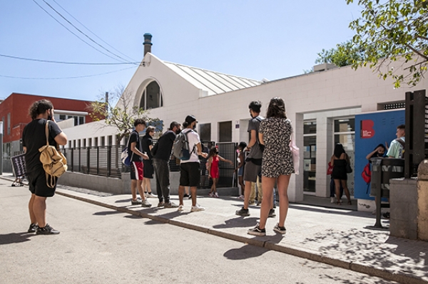 6/6 TAULA RODONA AMB ALUMNES DE L'ESCOLA MUNICIPAL DE SEGONES OPORTUNITATS &bsol;&bsol;&bsol; RELLA