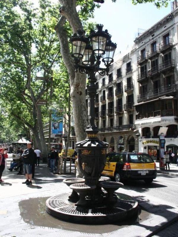 Passejada de les fonts de Barcelona  &bsol;&bsol;&bsol; RELLA