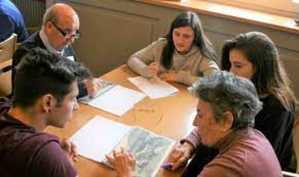 PRESENTACIÓ DELS RESULTATS DEL PROJECTE DESARROLLO PROFESIONAL INTERGENERACIONAL EN EDUCACIÓN [UNIVERSITAT DE MÚRCIA] 16/10/23 &bsol;&bsol;&bsol; RELLA