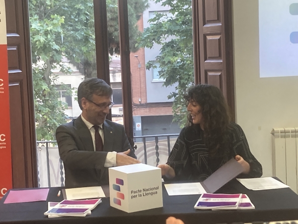PARTICIPACIÓ DE RELLA EN LA SIGNATURA DEL PACTE NACIONAL PER LA LLENGUA AMB LA FMRPC &bsol;&bsol;&bsol; RELLA