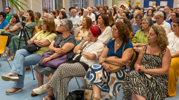 VÍDEO I COMENTARI DE L'ACTE DE LLIURAMENT DEL PRIMER PREMI RECONEIXEMENT A LA  TRAJECTÒRIA DOCENT. &bsol;&bsol;&bsol; RELLA