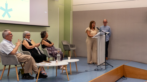 VÍDEO I COMENTARI DE L'ACTE DE LLIURAMENT DEL PRIMER PREMI RECONEIXEMENT A LA  TRAJECTÒRIA DOCENT. &bsol;&bsol;&bsol; RELLA