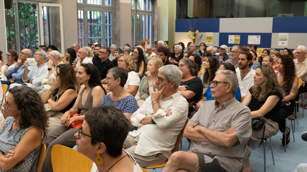 VÍDEO I COMENTARI DE L'ACTE DE LLIURAMENT DEL PRIMER PREMI RECONEIXEMENT A LA  TRAJECTÒRIA DOCENT. &bsol;&bsol;&bsol; RELLA