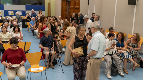 VÍDEO I COMENTARI DE L'ACTE DE LLIURAMENT DEL PRIMER PREMI RECONEIXEMENT A LA  TRAJECTÒRIA DOCENT. &bsol;&bsol;&bsol; RELLA