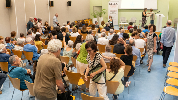 VÍDEO I COMENTARI DE L'ACTE DE LLIURAMENT DEL PRIMER PREMI RECONEIXEMENT A LA  TRAJECTÒRIA DOCENT. &bsol;&bsol;&bsol; RELLA