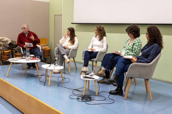 VIDEO I COMENTARI DEL TOC D'INICI I TAULA RODONA  SOBRE EDUCACIÓ &bsol;&bsol;&bsol; RELLA