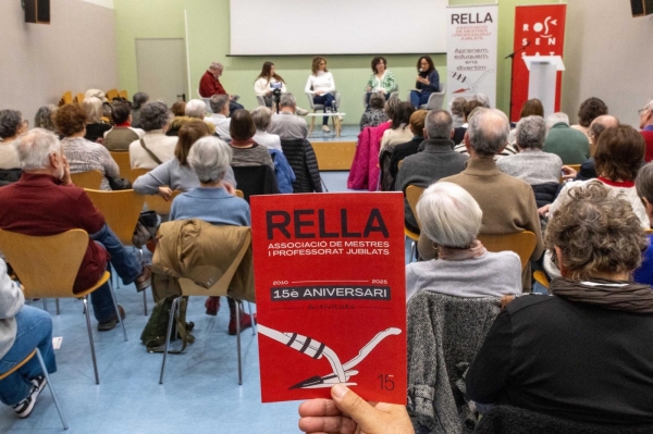 VIDEO I COMENTARI DEL TOC D'INICI I TAULA RODONA  SOBRE EDUCACIÓ &bsol;&bsol;&bsol; RELLA