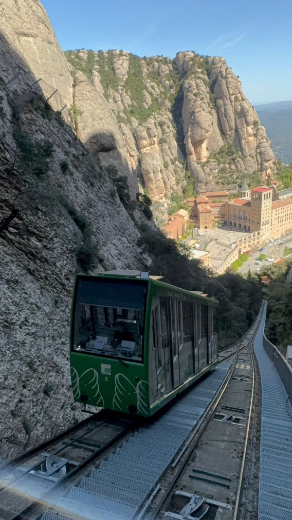 FOTOS I COMENTARI DE LA PASSEJADA  A MONTSERRAT I ERMITES &bsol;&bsol;&bsol; RELLA